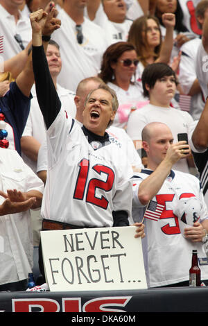 Sett. 11, 2011 - Houston, Texas, Stati Uniti - un ventilatore mostra il suo patriottismo. Houston Texans sconfitto Indianapolis Colts 34-7 al Reliant Stadium di Houston in Texas. (Credito Immagine: © Luis Leyva/Southcreek globale/ZUMAPRESS.com) Foto Stock