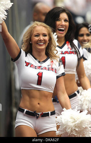 Sett. 11, 2011 - Houston, Texas, Stati Uniti - Texans cheerleader intrattenere la folla. Houston Texans sconfitto Indianapolis Colts 34-7 al Reliant Stadium di Houston in Texas. (Credito Immagine: © Luis Leyva/Southcreek globale/ZUMAPRESS.com) Foto Stock