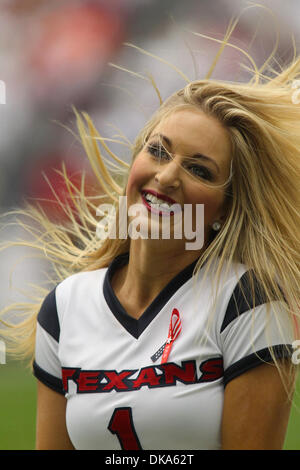 Sett. 11, 2011 - Houston, Texas, Stati Uniti - Texans cheerleader intrattiene la folla. Houston Texans sconfitto Indianapolis Colts 34-7 al Reliant Stadium di Houston in Texas. (Credito Immagine: © Luis Leyva/Southcreek globale/ZUMAPRESS.com) Foto Stock