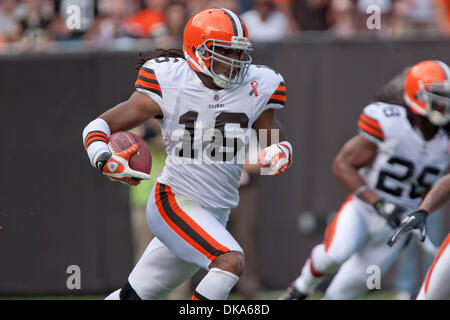 Sett. 11, 2011 - Cleveland, Ohio, Stati Uniti - Cleveland Browns kick returner Joshua Cribbs (16) restituisce un calcio di inizio durante la partita contro i Cincinnati Bengals. I Cincinnati Bengals raccolse per sconfiggere i Cleveland Browns 27-17 nel gioco giocato al Cleveland Browns Stadium di Cleveland, Ohio. (Credito Immagine: © Frank Jansky/Southcreek globale/ZUMAPRESS.com) Foto Stock