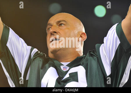 Sett. 11, 2011 - East Rutherford, New Jersey, Stati Uniti - vigile del fuoco ed ispira conduce la folla a Met Life Stadium di East Rutherford in New Jersey Dallas Cowboys cadono a New York Giants 27 a 24 (Credito Immagine: © Brooks von Arx/Southcreek globale/ZUMAPRESS.com) Foto Stock