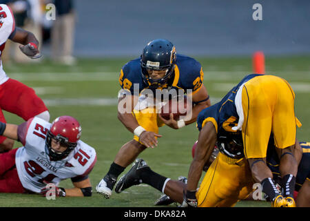 Sett. 10, 2011 - Kent, Ohio, Stati Uniti - Kent State running back Anthony Meray (28) porta il calcio durante la partita contro Louisiana-Lafayette. Il Louisiana-Lafayette Ragin Cajuns sconfitto il Kent State Golden lampeggia 20-12 nel gioco giocato a Dix Stadium nel Kent, Ohio. (Credito Immagine: © Frank Jansky/Southcreek globale/ZUMAPRESS.com) Foto Stock