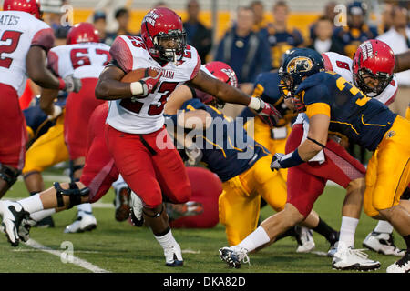 Sett. 10, 2011 - Kent, Ohio, Stati Uniti - Louisiana-Lafayett running back Qyendarius Griffin (23) porta il calcio durante la partita contro la Kent State. Il Louisiana-Lafayette Ragin Cajuns sconfitto il Kent State Golden lampeggia 20-12 nel gioco giocato a Dix Stadium nel Kent, Ohio. (Credito Immagine: © Frank Jansky/Southcreek globale/ZUMAPRESS.com) Foto Stock