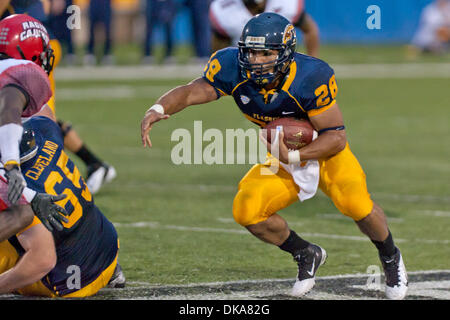 Sett. 10, 2011 - Kent, Ohio, Stati Uniti - Kent State running back Anthony Meray (28) porta il calcio contro Louisiana-Lafayette. Il Louisiana-Lafayette Ragin Cajuns sconfitto il Kent State Golden lampeggia 20-12 nel gioco giocato a Dix Stadium nel Kent, Ohio. (Credito Immagine: © Frank Jansky/Southcreek globale/ZUMAPRESS.com) Foto Stock