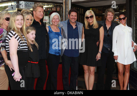 Gary LeVox Jay DeMarcus JoeDon Rooney con la loro famiglia Rascal Flatts onorato con la stella sulla Hollywood Walk of Fame a Hollywood Foto Stock