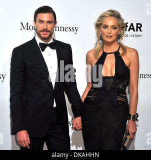 Martin mica e Sharon Stone la settimana della moda milanese Primavera/Estate 2013 - amfAR Gala Milano - Arrivi con: Martin mica e Foto Stock