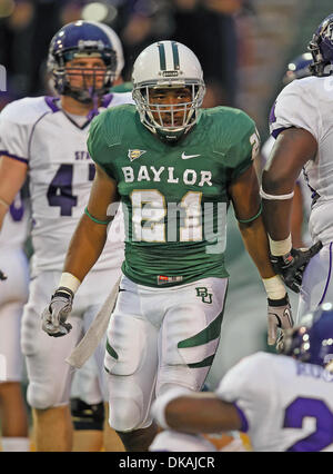 Sett. 17, 2011 - Waco, Texas, Stati Uniti d'America - Baylor Bears running back urtato Salubi (21) in azione durante il gioco tra la Stephen F. Austin boscaioli e il Baylor porta al Floyd Casey Stadium di Waco, Texas. Baylor sconfigge SFA 48 a 0. (Credito Immagine: © Dan Wozniak/Southcreek globale/ZUMAPRESS.com) Foto Stock