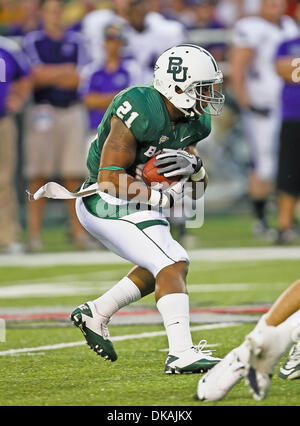 Sett. 17, 2011 - Waco, Texas, Stati Uniti d'America - Baylor Bears running back urtato Salubi (21) in azione durante il gioco tra la Stephen F. Austin boscaioli e il Baylor porta al Floyd Casey Stadium di Waco, Texas. Baylor sconfigge SFA 48 a 0. (Credito Immagine: © Dan Wozniak/Southcreek globale/ZUMAPRESS.com) Foto Stock