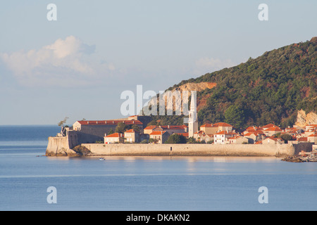 Vista della Stari Grad (Città Vecchia), Budva, Montenegro Foto Stock