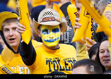 Sett. 16, 2011 - Toledo, Ohio, Stati Uniti - Toledo ventilatori durante l'azione del gioco. Il Boise State Broncos (4/4), della Mountain West Conference, sconfitti i razzi di Toledo, della Conferenza Mid-American, 40-15 al vaso di vetro a Toledo, Ohio. (Credito Immagine: © Scott Grau/Southcreek globale/ZUMAPRESS.com) Foto Stock