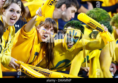 Sett. 16, 2011 - Toledo, Ohio, Stati Uniti - Toledo ventilatori durante l'azione del gioco. Il Boise State Broncos (4/4), della Mountain West Conference, sconfitti i razzi di Toledo, della Conferenza Mid-American, 40-15 al vaso di vetro a Toledo, Ohio. (Credito Immagine: © Scott Grau/Southcreek globale/ZUMAPRESS.com) Foto Stock