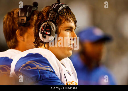 Sett. 16, 2011 - Toledo, Ohio, Stati Uniti - Boise State quarterback Kellen Moore (11) durante l'azione di gioco. Il Boise State Broncos (4/4), della Mountain West Conference, sconfitti i razzi di Toledo, della Conferenza Mid-American, 40-15 al vaso di vetro a Toledo, Ohio. (Credito Immagine: © Scott Grau/Southcreek globale/ZUMAPRESS.com) Foto Stock