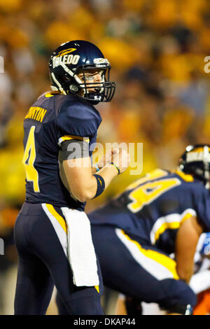 Sett. 16, 2011 - Toledo, Ohio, Stati Uniti - Toledo quarterback Austin Dantin (4) durante la fase di azione di gioco. Il Boise State Broncos (4/4), della Mountain West Conference, sconfitti i razzi di Toledo, della Conferenza Mid-American, 40-15 al vaso di vetro a Toledo, Ohio. (Credito Immagine: © Scott Grau/Southcreek globale/ZUMAPRESS.com) Foto Stock