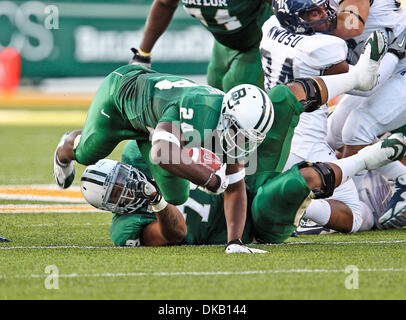 Sett. 24, 2011 - Waco, Texas, Stati Uniti d'America - Baylor Bears running back Terrance Ganaway (24) in azione durante il gioco tra il riso gufi e il Baylor porta al Floyd Casey Stadium di Waco, Texas. Baylor sconfigge il riso da 56 a 31. (Credito Immagine: © Dan Wozniak/Southcreek globale/ZUMAPRESS.com) Foto Stock