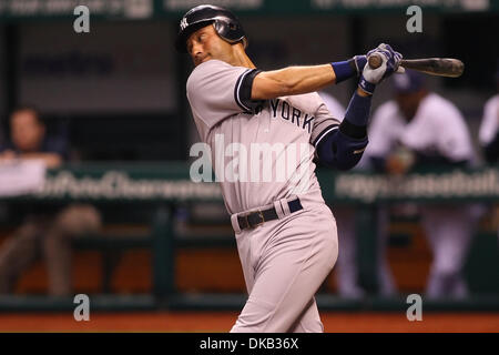 Sett. 26, 2011 - San Pietroburgo, Florida, Stati Uniti - New York Yankees shorstop Derek Jeter (2) a bat durante una partita di baseball tra il Tampa Bay Rays e i New York Yankees a Tropicana campo. (Credito Immagine: © Luca Johnson/Southcreek globale/ZUMApress.com) Foto Stock