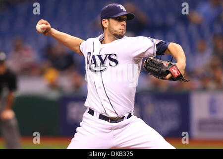 Sett. 26, 2011 - San Pietroburgo, Florida, Stati Uniti - Tampa Bay Rays a partire lanciatore James scudi (33) genera nel primo inning durante una partita di baseball tra il Tampa Bay Rays e i New York Yankees a Tropicana campo. (Credito Immagine: © Luca Johnson/Southcreek globale/ZUMApress.com) Foto Stock