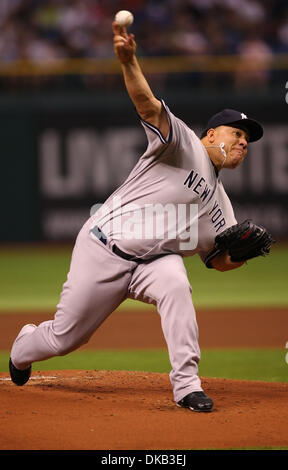 Sett. 27, 2011 - San Pietroburgo, Florida, Stati Uniti - New York Yankees a partire lanciatore Bartolo Colon (40) genera nel primo inning durante una partita di baseball tra il Tampa Bay Rays e i New York Yankees a Tropicana campo. (Credito Immagine: © Luca Johnson/Southcreek globale/ZUMApress.com) Foto Stock