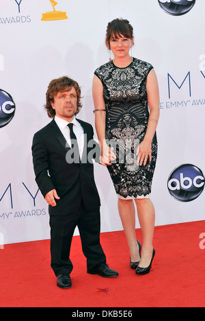 Erica Schmidt Peter Dinklage 64th annuale di Primetime Emmy Awards tenutosi a Nokia Theater L.A Live - Gli arrivi di Los Angeles in California Foto Stock