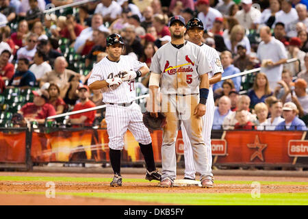 Sett. 28, 2011 - Houston, Texas, Stati Uniti - Houston Astros secondo baseman Jose Altuve (27) sorge accanto al St. Louis Cardinals primo baseman Albert Pujols (5). Louis Cardinals portando Houston Astros 5-0 nel 2° inning al Minute Maid Park a Houston in Texas. (Credito Immagine: © Juan DeLeon/Southcreek globale/ZUMAPRESS.com) Foto Stock