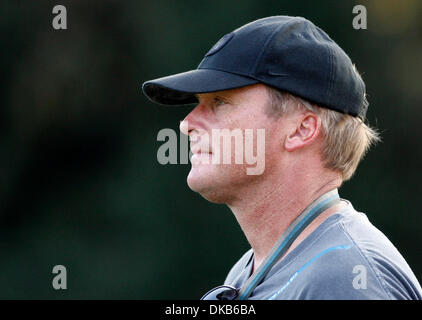 Sett. 30, 2011 - Tampa, FL, Stati Uniti d'America - TP 344409 JONE Football 03 (OCTAVIO JONES | Orari 09/30/2011, Tampa) Ex Tampa Bay Buccaneers Head Coach John Gruden (CQ) Guarda il suo figlio Deuce Gruden(cq) (22) Gioca a calcio contro l'Ammiraglio Farragut Carrollwood a scuola il giorno di Venerdì, 30 settembre 2011. L'ammiraglio Farragut beat Carrollwood giorno 49 a 41. ..... [OCTAVIO JONES, volte] (Immagine di credito Foto Stock