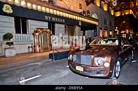 Atmosfera St Regis New York e Bentley Motors celebrano il proprio debutto di Bentley Suite & prima 2013 Bentley Mulsanne negli U.S.A nuovo Foto Stock