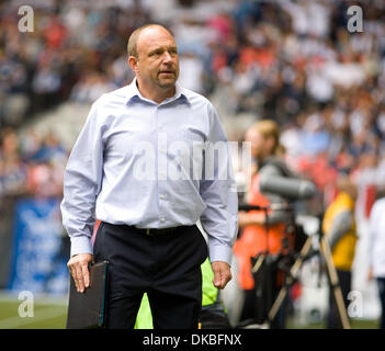 Ottobre 02, 2011 - Vancouver, British Columbia, Canada - Vancouver Whitecaps head coach TOM SOEHN testate sul campo prima di lui match tra il Vancouver Whitecaps e Portland legni alla BC Place Stadium. (Credito Immagine: © David Bukach/ZUMAPRESS.com) Foto Stock