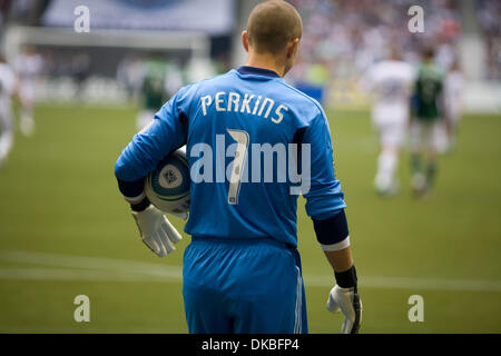 Ottobre 02, 2011 - Vancouver, British Columbia, Canada - Portland legnami portiere TROY PERKINS (#1) si prepara per un obiettivo calcio durante il match tra il Vancouver Whitecaps e Portland legni alla BC Place Stadium. (Credito Immagine: © David Bukach/ZUMAPRESS.com) Foto Stock