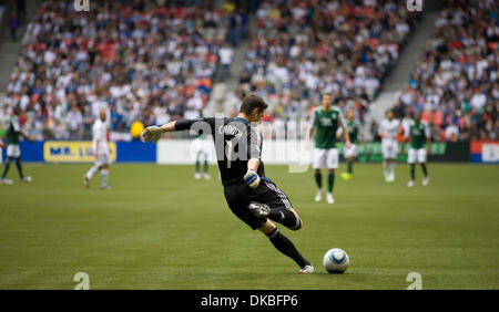 Ottobre 02, 2011 - Vancouver, British Columbia, Canada - Vancouver Whitecaps portiere JOE CANNON (#1) assume un obiettivo calcio durante il match tra il Vancouver Whitecaps e Portland legni alla BC Place Stadium. (Credito Immagine: © David Bukach/ZUMAPRESS.com) Foto Stock