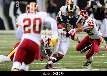 Ottobre 2, 2011 - Saint Louis, Missouri, Stati Uniti - San Louis Rams stretta estremità Kendricks lancia (88) porta la palla durante il gioco di NFL tra Washington Redskins e St. Louis Rams presso la Edward Jones Dome a St. Louis, Missouri. Redskins sconfitto i montoni 17-10. (Credito Immagine: © Scott Kane/Southcreek/ZUMAPRESS.com) Foto Stock
