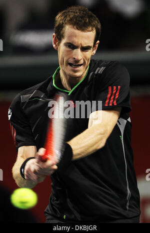Il 5 ottobre 2011 - Tokyo, Giappone - Andy Murray di Gran Bretagna restituisce la sfera contro Marcos Baghdatis di Cipro durante il Rakuten Japan Open Tennis Championships 2011 presso l'Ariake Colosseum. (Credito Immagine: © Junko Kimura/Jana premere/ZUMAPRESS.com) Foto Stock