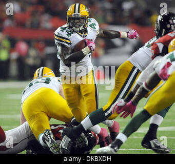 Ottobre 10, 2011 - Atlanta, Georgia, Stati Uniti - Green Bay Packers running back JAMES STARKS (#44) rompe attraverso la linea contro i falchi di Atlanta in Georgia Dome. I packers sconfitti i falchi 25-14. (Credito Immagine: © Erik Lesser/ZUMAPRESS.com) Foto Stock