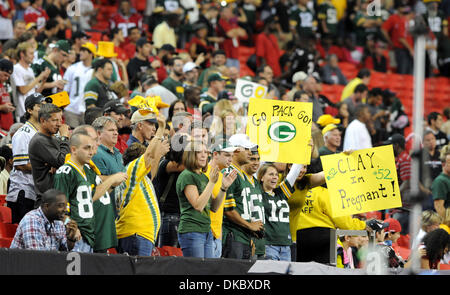 Ottobre 10, 2011 - Atlanta, Georgia, Stati Uniti - Green Bay Packers fan tifare per la loro squadra come giocano i falchi di Atlanta in Georgia Dome. I packers sconfitti i falchi 25-14. (Credito Immagine: © Erik Lesser/ZUMAPRESS.com) Foto Stock