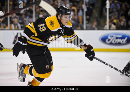 Ottobre 10, 2011 - Boston, Massachusetts, STATI UNITI - Boston Bruins center Tyler Seguin (19). Il Colorado Avalanche sconfitta dei Boston Bruins 1 - 0 a TD Garden. (Credito Immagine: © Geoff Bolte/Southcreek/ZUMAPRESS.com) Foto Stock