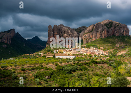 Mallos De Agüero, provincia di Huesca, Aragona, Spagna, Europa. Foto Stock