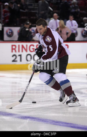 Ottobre 15, 2011 - Montreal, Quebec, Canada - Colorado Avalanche defenceman Shane O'Brien (5) durong warm-upprior al Montreal Canadiens' gioco contro il Colorado Avalanche al Bell Centre. (Credito Immagine: © Phillippe Champoux/Southcreek/ZUMAPRESS.com) Foto Stock