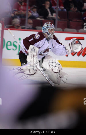 Ottobre 15, 2011 - Montreal, Quebec, Canada - Colorado Avalanche goalie Semyon Varlamov (1) durante il warm-up prima di Montreal Canadiens' gioco contro il Colorado Avalanche al Bell Centre. (Credito Immagine: © Phillippe Champoux/Southcreek/ZUMAPRESS.com) Foto Stock