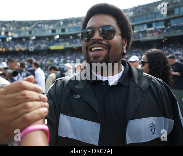 16 ottobre 2011 - Oakland, la California, Stati Uniti - il cubo di ghiaccio prima che il gioco di NFL tra i Cleveland Browns e Oakland Raiders a O.co Coliseum di Oakland, CA. I raider tenuto su per un 24-17 Win. (Credito Immagine: © Matt Cohen/Southcreek/ZUMAPRESS.com) Foto Stock