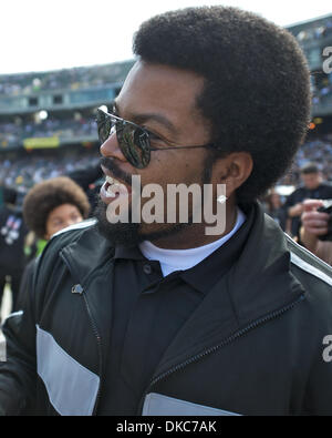 16 ottobre 2011 - Oakland, la California, Stati Uniti - il cubo di ghiaccio prima che il gioco di NFL tra i Cleveland Browns e Oakland Raiders a O.co Coliseum di Oakland, CA. I raider tenuto su per un 24-17 Win. (Credito Immagine: © Matt Cohen/Southcreek/ZUMAPRESS.com) Foto Stock