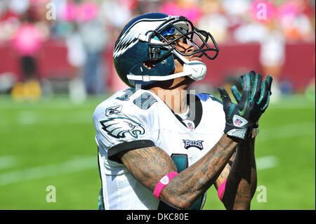 16 ottobre 2011 - Landover, Maryland, Stati Uniti d'America - gioco di NFL azione a FedEx Campo, Philadelphia Eagles wide receiver DeSean Jackson (10) cattura un punt, punteggio finale; Redskins 13 Aquile 20 (Credito Immagine: © Roland Pintilie/Southcreek/ZUMAPRESS.com) Foto Stock