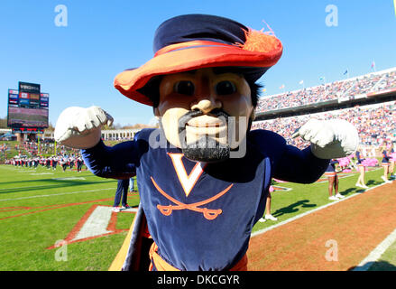 Ottobre 22, 2011 - Charlottesville, Virginia, Stati Uniti - Virginia Cavaliers mascotte durante un NCAA Football gioco contro la North Carolina State Wolfpack a Scott Stadium. NC stato sconfitto Virginia 28-14. (Credito Immagine: © Andrew Shurtleff/ZUMAPRESS.com) Foto Stock