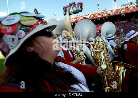 Ottobre 22, 2011 - Stanford, in California, Stati Uniti - Il Leyland Jr Stanford University Marching Band esegue prima il NCAA Football gioco tra la Stanford il cardinale e la Washington Huskies presso la Stanford Stadium di Stanford, CA. Stanford instradato Washington 65-21. (Credito Immagine: © Matt Cohen/Southcreek/ZUMAPRESS.com) Foto Stock