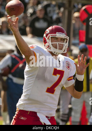 Ottobre 23, 2011 - Oakland, CA, Stati Uniti d'America - Oakland Raiders vs Kansas City Chiefs a O.co Coliseum domenica 23 ottobre, 2011.Chiefs beat Raiders 28-0. Kansas City Chiefs quarterback Matt Cassel (credito Immagine: © Al Golub/ZUMAPRESS.com) Foto Stock