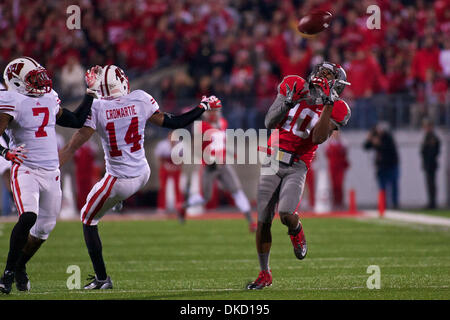 Ottobre 29, 2011 - Columbus, Ohio, Stati Uniti - il gioco tra Wisconsin e Ohio State presso lo Stadio Ohio, Columbus, Ohio. Ohio State sconfitto Wisconsin 33-29. (Credito Immagine: © Scott Stuart/Southcreek/ZUMAPRESS.com) Foto Stock