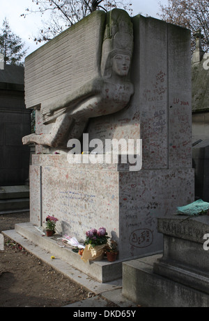 Oscar Wilde la sua tomba al cimitero di Père Lachaise di Parigi Foto Stock