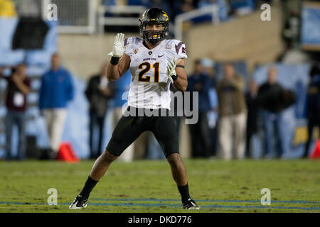 Nov. 5, 2011 - Pasadena, California, Stati Uniti - Arizona State Sun Devils linebacker Colin Parker #21 durante il NCAA Football gioco tra Arizona State Sun Devils e la UCLA Bruins presso il Rose Bowl. UCLA è andato a sconfiggere il Sun Devils con un punteggio finale di 29-28. (Credito Immagine: © Brandon Parry/Southcreek/ZUMAPRESS.com) Foto Stock