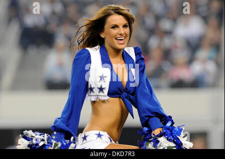 Nov. 6, 2011 - Arlington, Texas, Stati Uniti d'America - Dallas Cowboy cheerleaders durante l'azione di gioco come la Seattle Seahawks face-off contro Dallas Cowboys a cowboy Stadium di Arlington, Texas. Il cowboy sconfiggere il Seahawks 23-13. (Credito Immagine: © Steven Leija/Southcreek/ZUMAPRESS.com) Foto Stock