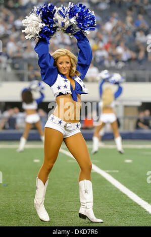 Nov. 6, 2011 - Arlington, Texas, Stati Uniti d'America - Dallas Cowboy cheerleaders durante l'azione di gioco come la Seattle Seahawks face-off contro Dallas Cowboys a cowboy Stadium di Arlington, Texas. Il cowboy sconfiggere il Seahawks 23-13. (Credito Immagine: © Steven Leija/Southcreek/ZUMAPRESS.com) Foto Stock