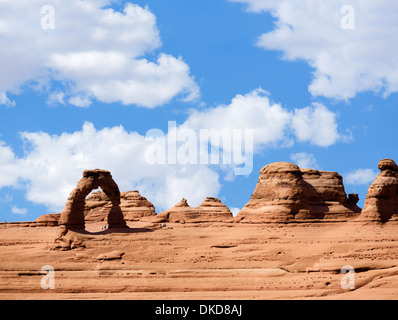 Delicate Arch da Delicate Arch Viewpoint, Arches National Park, Utah, Stati Uniti d'America Foto Stock