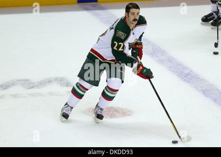 Nov. 10, 2011 - San Jose, California, Stati Uniti - Minnesota Wild ala destra Clutterbuck Cal (22) nel suo warm up skate prima del gioco NHL tra gli squali di San Jose e il Minnesota Wild. (Credito Immagine: © Dinno Kovic/Southcreek/ZUMAPRESS.com) Foto Stock