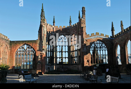 COVENTRY CATHEDRAL rovine medievali bombardata durante la seconda guerra mondiale Foto Stock